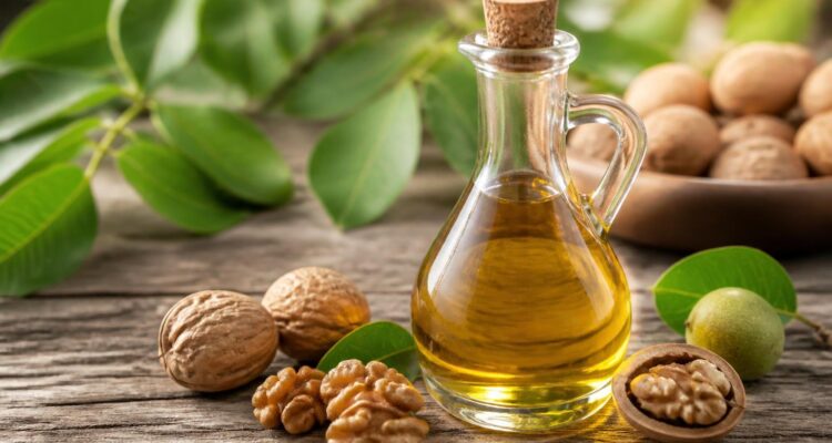 Wie gesund ist Walnussöl? Inhaltsstoffe, Wirkung und Tipps für die Ernährung Walnussöl